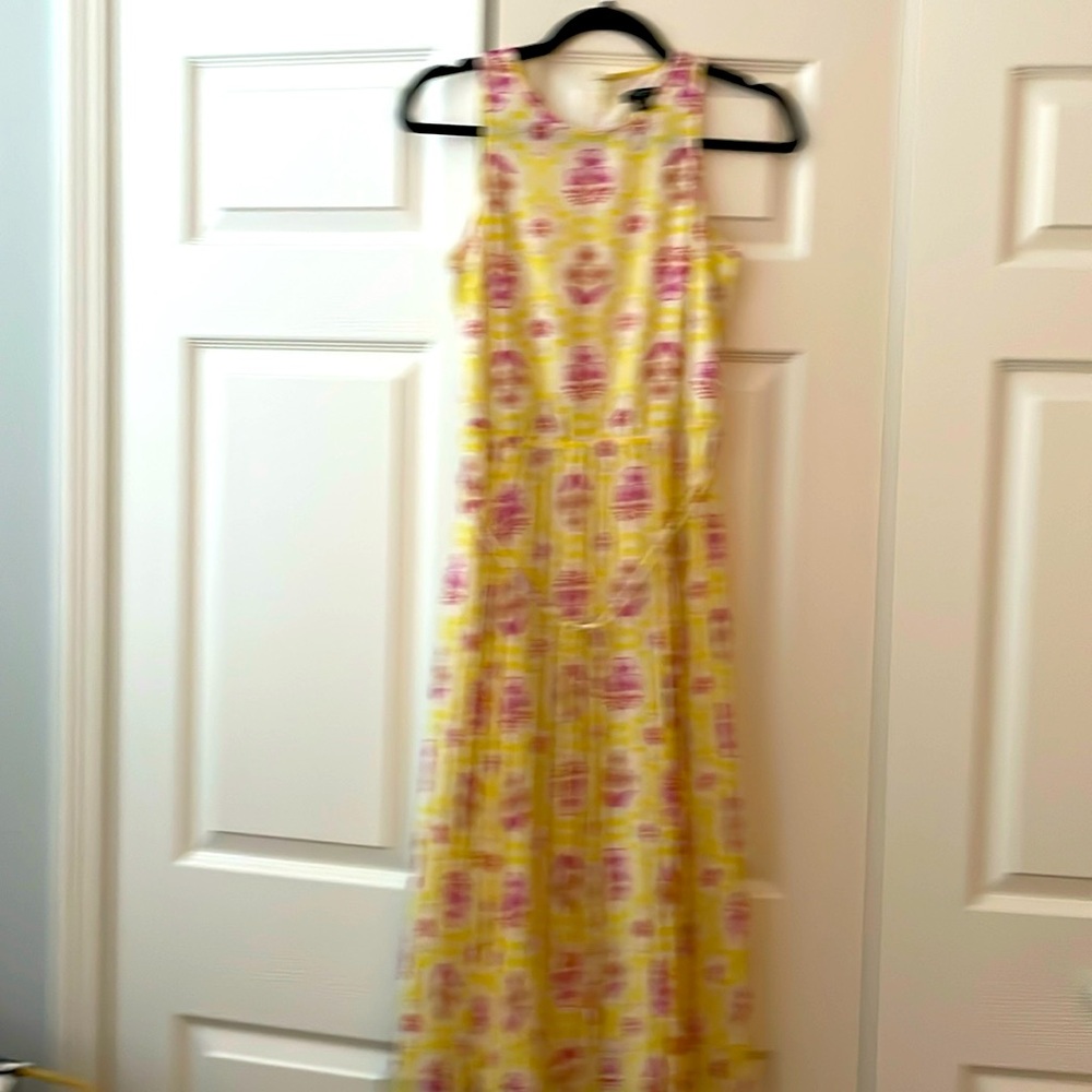 Ann Taylor dress. Worn once. It’s perfect for a day wedding